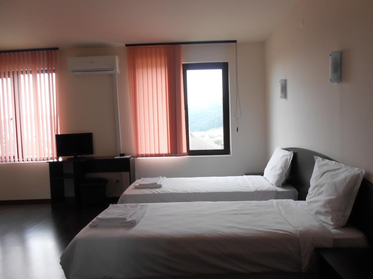 Hotel Enchevi Kirkovo  Extérieur photo