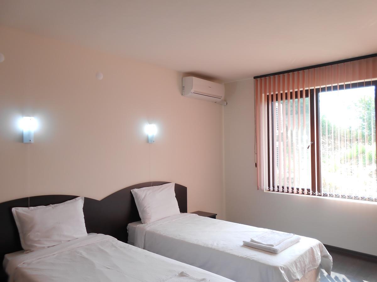 Hotel Enchevi Kirkovo  Extérieur photo