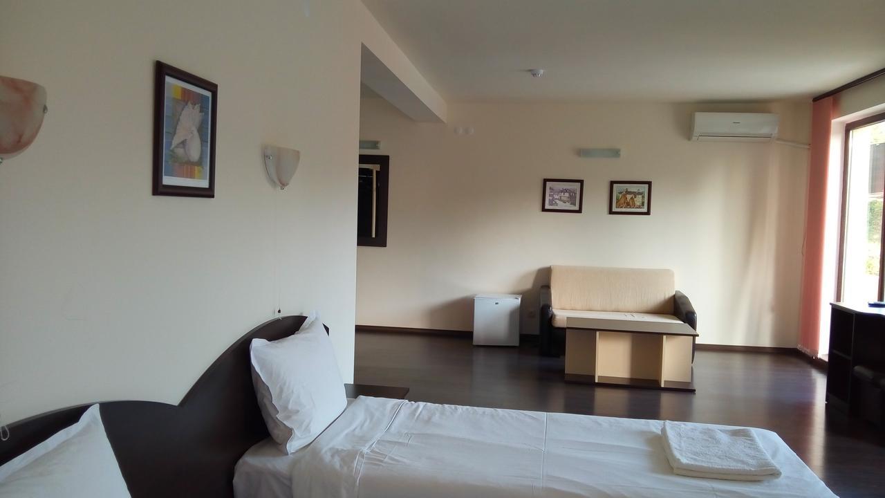 Hotel Enchevi Kirkovo  Extérieur photo